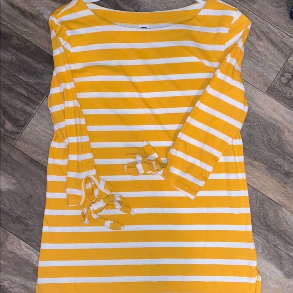 Blouse, is XS but fits like a S/M